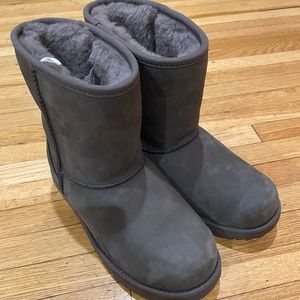 UGG girls boots size 4